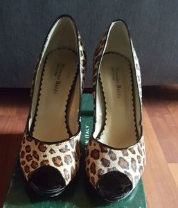 CHEETAH PRINT AND PATENT LEATHER EUC  PEEP-TOE HEELS W/MATCHING CLUTCH BAG